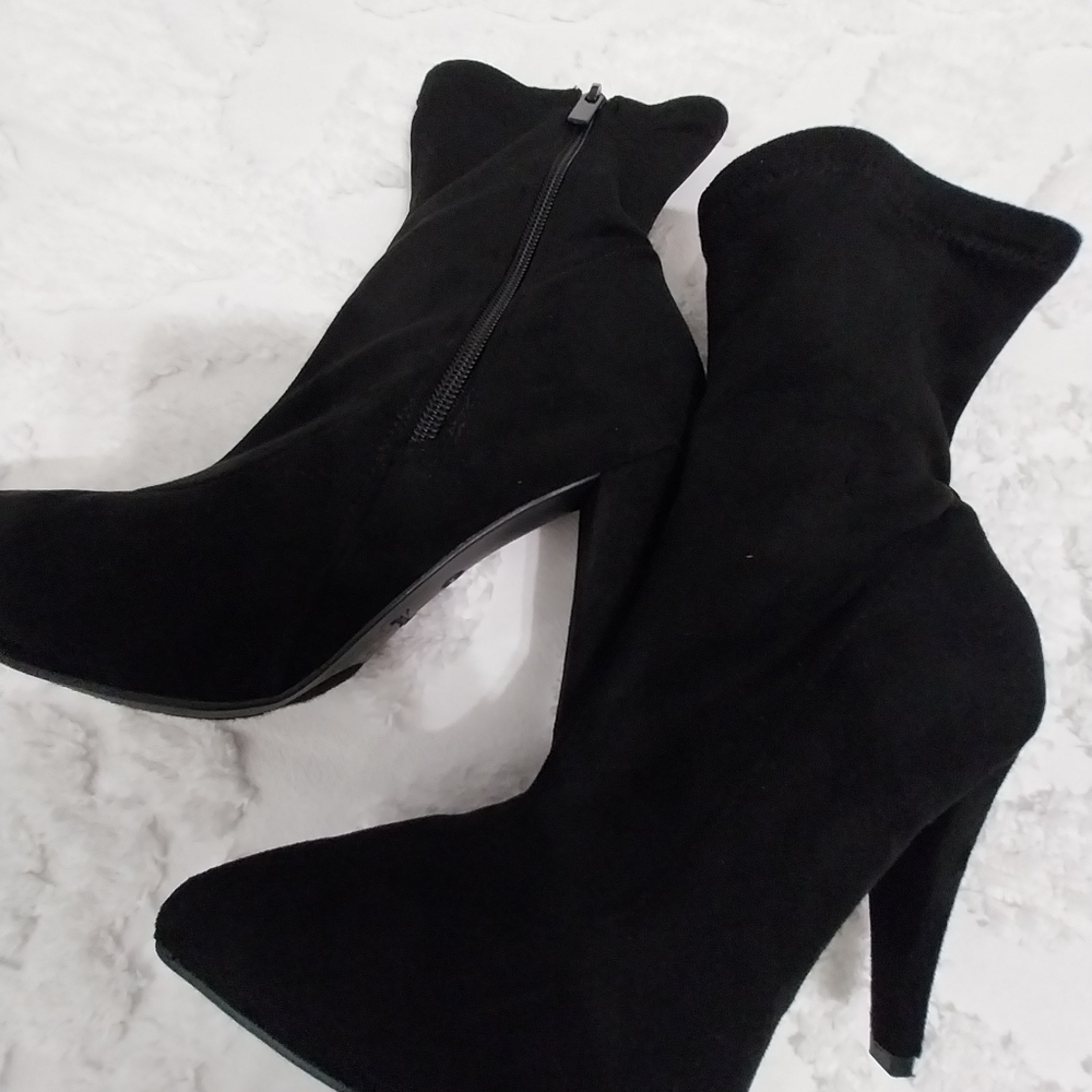 Anne Michelle Womens Ankle Boots Booties Black Faux Suede Slim Heel Zip. Size 8
